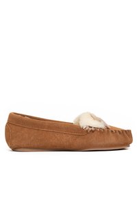 Mule de ante marrón con un suave acento de piel de color crema y costuras decorativas a lo largo de la parte superior. Diseño de perfil bajo.