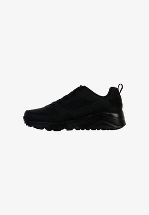 Scarpe da ginnastica nere con una tomaia in rete traspirante, accenti testurizzati, chiusura con lacci e una suola in gomma robusta. Design elegante e comfort combinati.