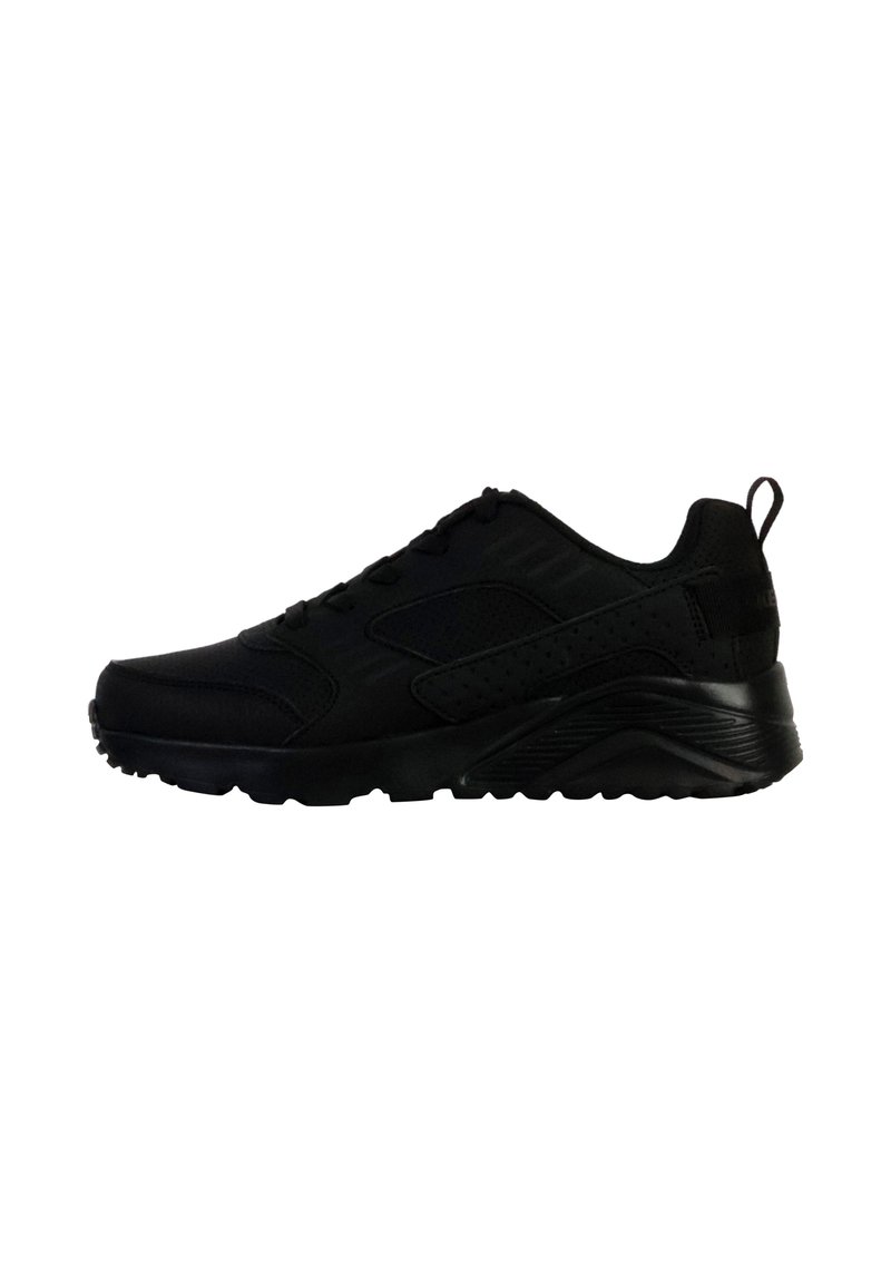Czarne buty sportowe z oddychającą siateczką, teksturowanymi akcentami, sznurowaniem i wytrzymałą gumową podeszwą. Połączenie eleganckiego designu i komfortu.