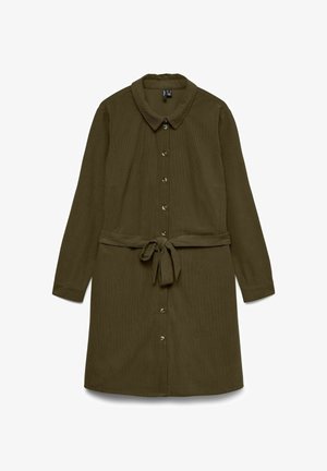 Abito camicia verde oliva con colletto, chiusura a bottoni, maniche lunghe e cintura legata in vita. Tessuto morbido e testurizzato.