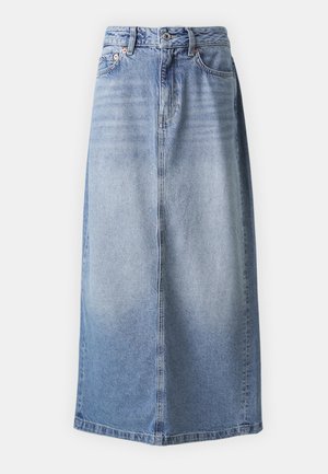 Hellblauer Denim-Midirock mit geradem Schnitt, subtiler Ausbleichung, fünf Taschen und einer Knopf- und Reißverschlussöffnung vorne.