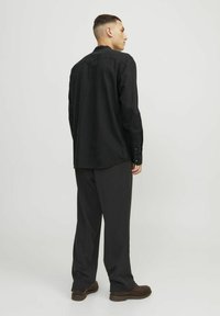Jack & Jones JJESUMMER BAND LINEN MIX SHIRT - Pluus - black