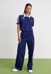 adidas Originals CROP - Polo krekls - dark blue