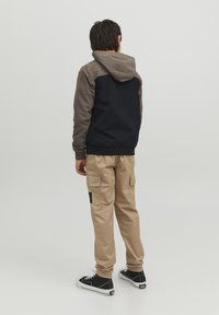 Jack & Jones Junior JJERUSH BLOCKING NOOS JNR - Könnyű dzseki - blocking