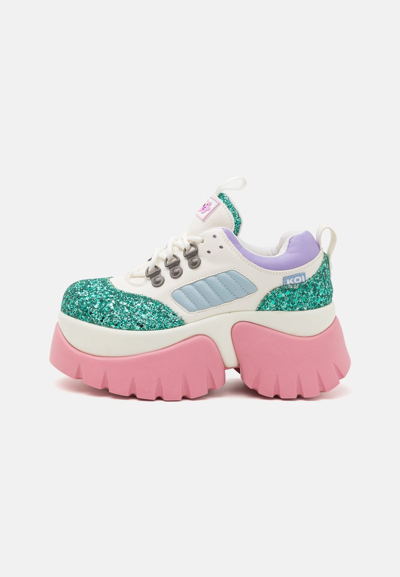 Chunky plattform sneakers med hvit, grønn glitrende og lilla overdeler. Har tykk rosa såle, metall øyer og snøring foran.