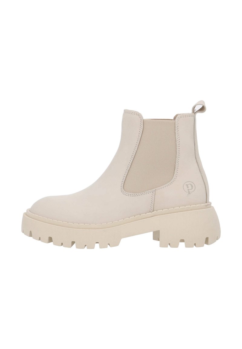 Botas Chelsea de ante beige con paneles laterales elásticos, suelas de goma gruesas, punta redonda y tacón pequeño, con un acento de logo en el costado.