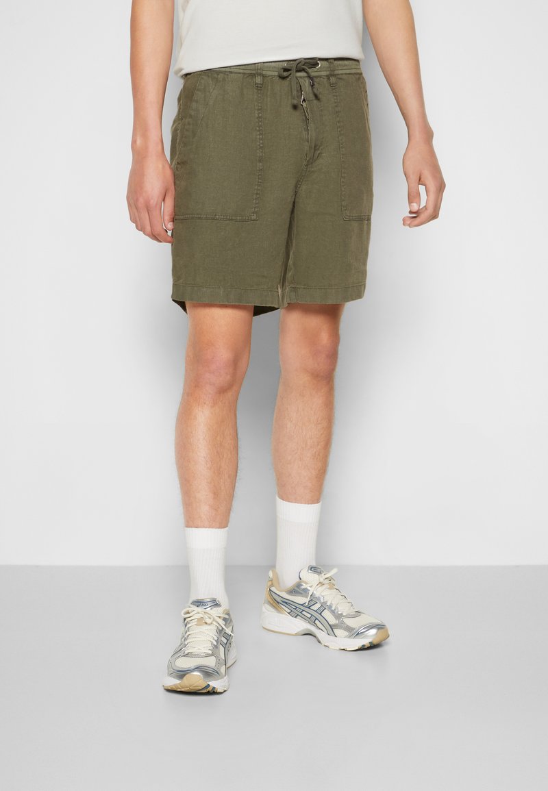 Herren Trainingsanzüge | Replay PANTS Shorts olive/oliv - LY54472 Herren Trainingsanzüge | Replay PANTS Shorts olive/oliv - LY54472
