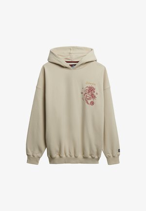 Beżowa bawełniana bluza z kapturem ze sznurkiem, z ribbowymi mankietami i dołem, z czerwono-złotym haftem smoka po lewej stronie klatki piersiowej.