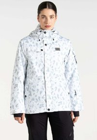 Hvid vandtæt jakke med lysegrå leopardprint, justerbar hætte, frontlukning med knapper og sidelommer. Glat, letvægtsstof.