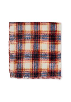 Coperta a quadri con colori crema, rosso, blu navy e arancione. Texture morbida, bordi sfrangiati e un'etichetta con la scritta "Etam" nell'angolo.