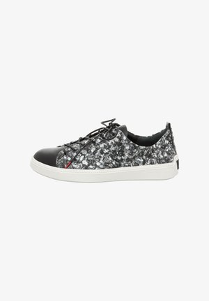 Sneakers with a black leather toe cap, grey and white speckled fabric upper, flat laces, and a white rubber sole. Features a red accent.
