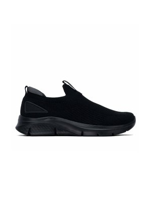 Zapatilla deportiva negra tipo slip-on con parte superior tejida, suela acolchada y tiradores en la lengüeta y el talón para un fácil calzado.