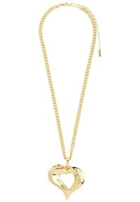 Collier en métal doré avec un pendentif en forme de cœur texturé comportant une découpe intérieure. Le design des maillons de la chaîne ajoute de la dimension et de l'éclat.