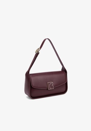 Bordeauxfarbene Lederhandtasche in rechteckiger Form mit glatter Oberfläche, Klappenverschluss und goldfarbenen Hardware-Akzenten.