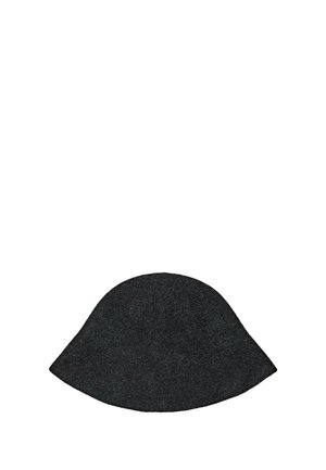 Donkergrijze wollen bucket hat met een brede, naar beneden aflopende rand tegen een witte achtergrond.