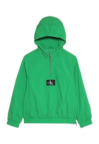 Zielona, lekka kurtka z kapturem, z półsuwnym zapięciem z przodu, elastycznymi mankietami i przednią kieszenią. Posiada naszywkę z logo na klatce piersiowej.