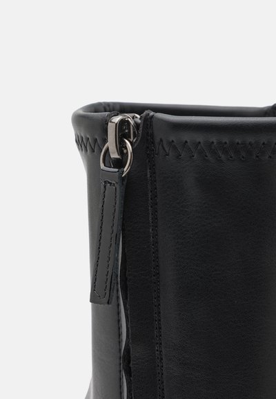 Giuseppe Zanotti BOOTIE - Bottines à plateau - black