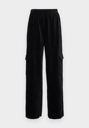 Čierne kordurové cargo nohavice so širokým strihom, obsahujúce elastický pás a dve bočné vrecká. Vertikálne pruhované textúra po celej ploche.