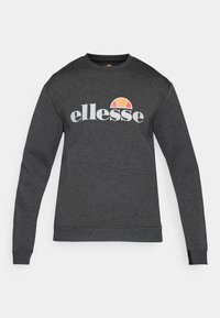 Tamno sivi dukserica od mješavine pamuka. Sadrži rebrasti ovratnik i manžetne. Prikazuje "ellesse" logo u bijeloj boji s narančastim naglaskom.