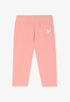 Leggings de algodón rosa con cintura elástica, textura suave y un pequeño logo blanco en el lado izquierdo. Diseño ajustado, longitud hasta el tobillo.