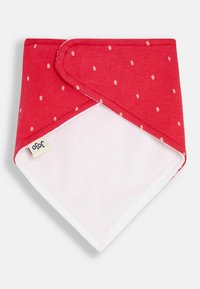 Czerwony bawełniany śliniak z białymi kropkami na przedniej stronie oraz miękką białą tylną stroną z frotté. Posiada trójkątny kształt i regulowane zapięcie na zatrzask.