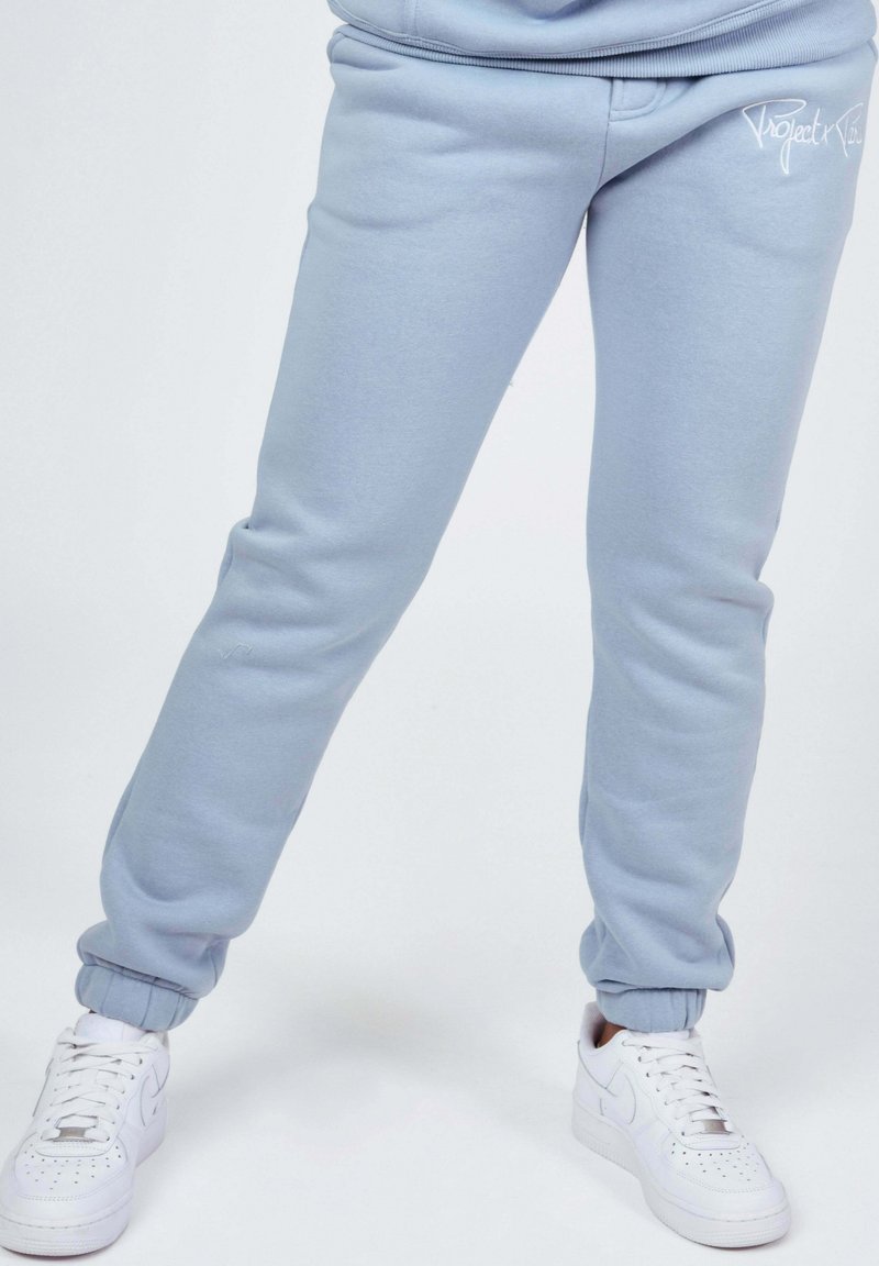 Project Tracksuit Project X Paris Tracksuit bottoms - bleu clair/metallic blue - Zalando