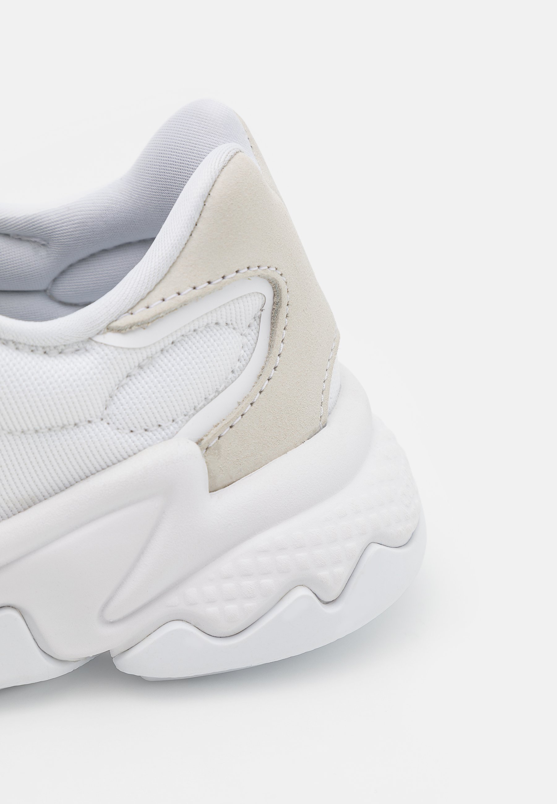 adidas Originals OZWEEGO PURE UNISEX - Trainers - footwear white/white -  Zalando.co.uk