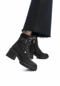 Refresh Botines con cordones - black