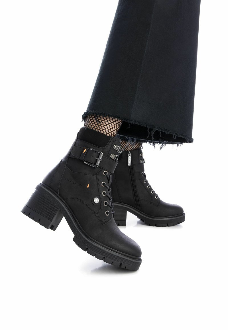 Refresh Botines con cordones - black