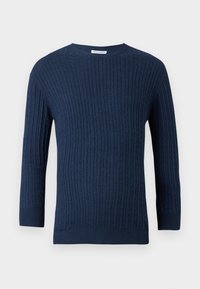 Le pull en tricot navy présente un motif côtelé texturé, un col rond et des manches longues. Fabriqué à partir d'un tissu doux avec une silhouette ajustée.