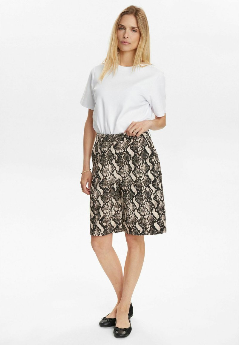 Numph Shorts meerkleurig