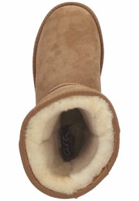 Braune Wildleder-Stiefelette mit einem weichen, cremefarbenen Lammfellfutter. Abgerundete Zehen und gestickte Details um den Einstieg.