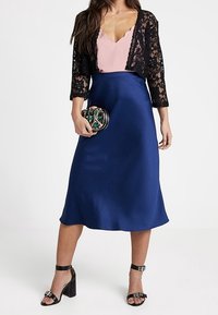 Anna Field Petite Gilet - black