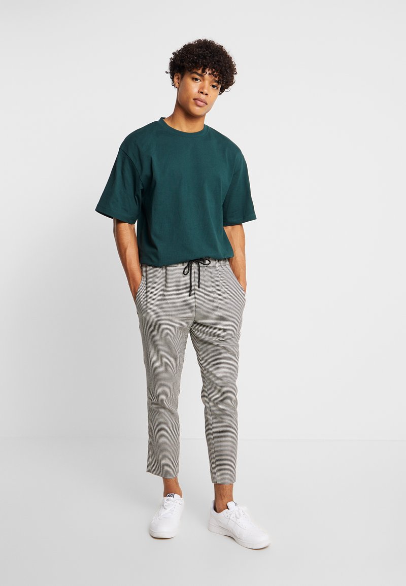 Herren T-Shirts basic | Urban Classics TALL TEE T-Shirt basic bottlegreen/dunkelgrün - FW89815 Herren T-Shirts basic | Urban Classics TALL TEE T-Shirt basic bottlegreen/dunkelgrün - FW89815