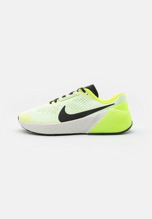 Chaussure de course vert clair et jaune néon avec le logo Nike en noir, des lacets noirs, et une semelle blanche épaisse dotée de la technologie Air Zoom.