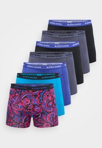 Hét darabos bokszernadrág készlet, különböző színekben, beleértve egy virágmintásat is, rugalmas derékpánttal, amelyen az "BJÖRN BORG" felirat látható.