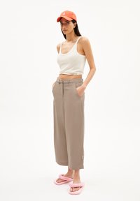 ARMEDANGELS CAARUNUS LINO - Stoffhose - cinnamon dust