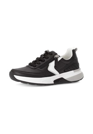 Zwarte sneaker met witte accenten, beschikt over een glad bovenwerk van synthetisch materiaal, een gestructureerd zijpaneel, ronde veters en een dikke rubberen zool.