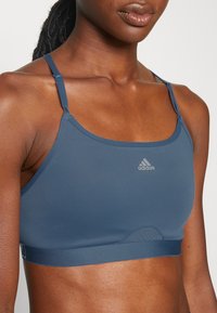 adidas Performance AEROREACT - Sutiã desportivo de suporte ligeiro - steel
