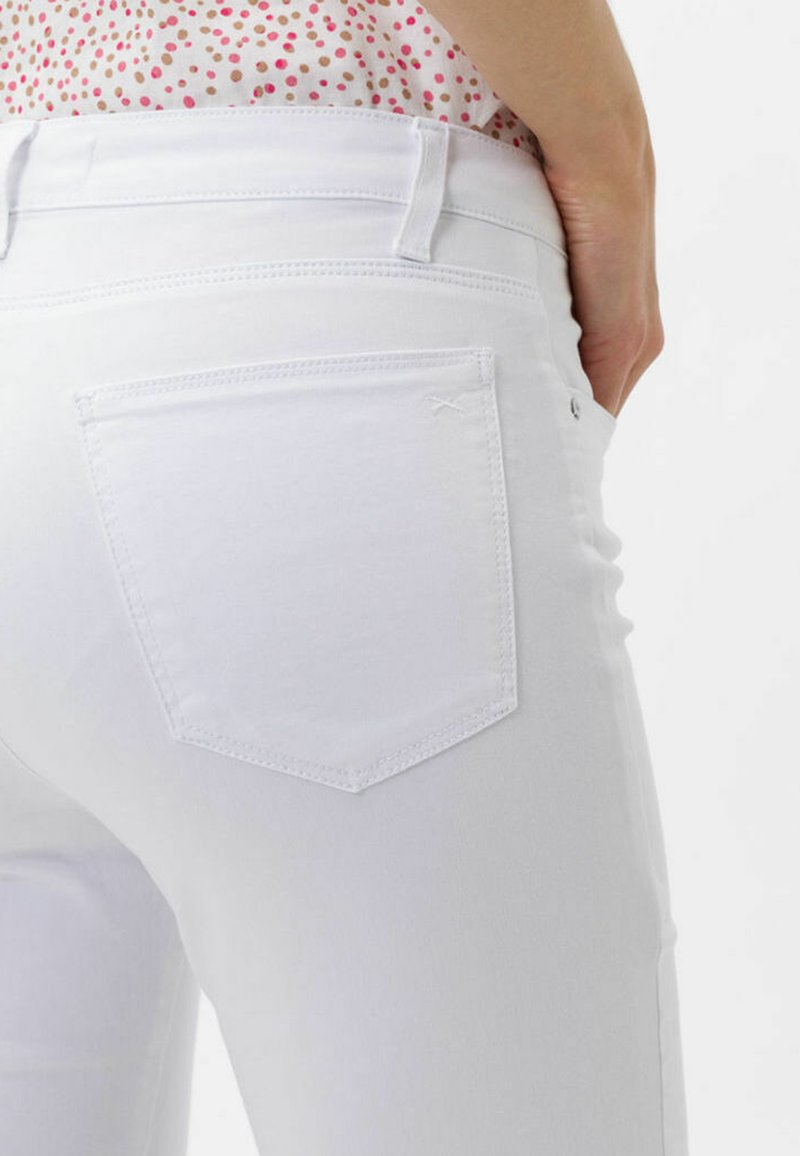 Damen Kleider | BRAX STYLE SHAKIRA C Jeans Shorts white/weiß - KD59714 Damen Kleider | BRAX STYLE SHAKIRA C Jeans Shorts white/weiß - KD59714