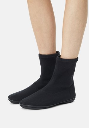 Camper Botas clássicas de cano curto - black