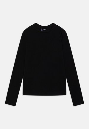 Camisa negra de manga larga hecha de algodón suave. Presenta un cuello redondo y un pequeño logo blanco en la parte trasera. Diseño simple y ajustado.