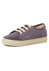 Le sneakers in corda grigia presentano una punta rotonda, lacci beige e una suola in gomma testurizzata con un motivo di presa pronunciato.