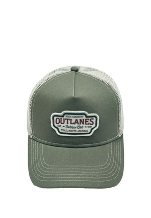 Casquette trucker verte et blanche avec dos en mesh et patch indiquant "High Country Outlanes Outdoor Club Trail Route Journal 1991" à l'avant.