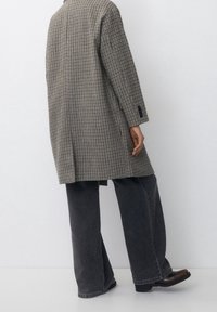 PULL&BEAR Abrigo clásico - brown
