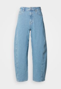 Φωτεινά γαλάζια τζιν παντελόνια με φαρδιά μπατζάκια και ψηλή μέση, με τσέπες μπροστά και πίσω, κούμπωμα με κουμπί και φερμουάρ.