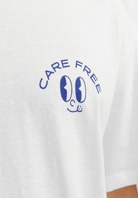 Jack & Jones JORFRUTTI TEE CREW NECK  - Print T-shirt - bright white