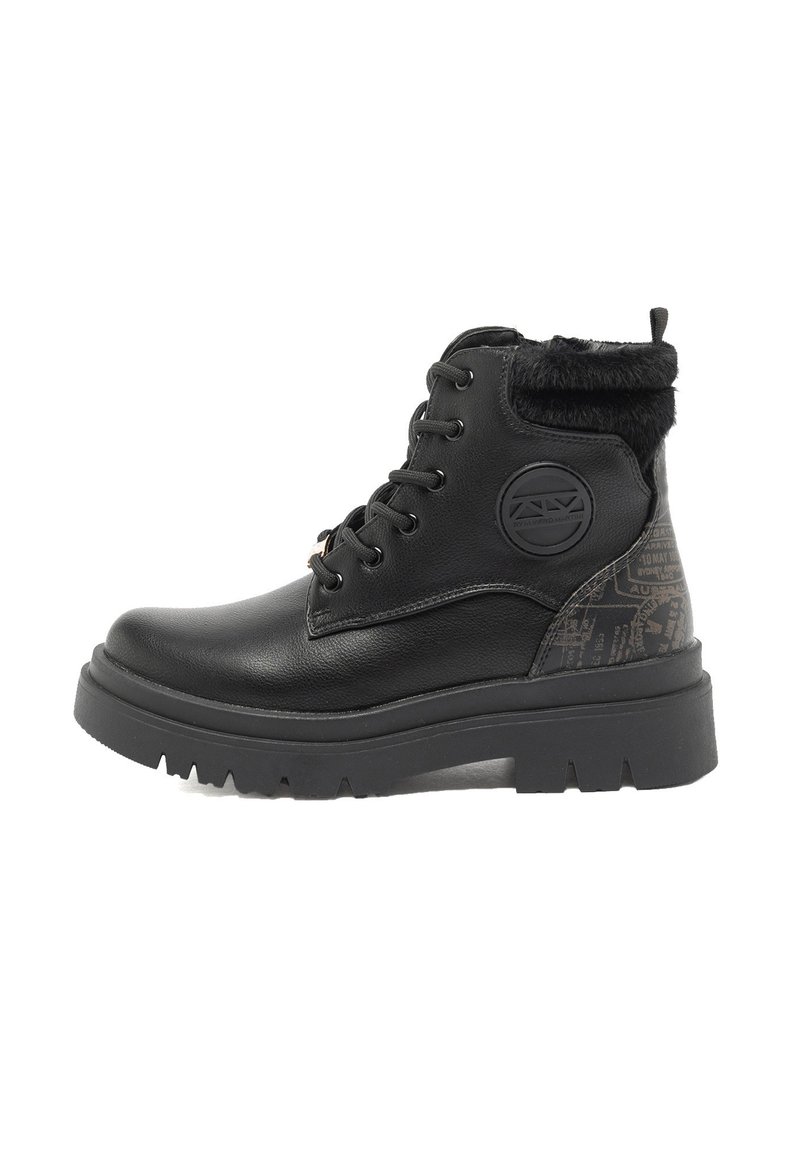 Stivali alla caviglia in pelle nera con colletto in pelliccia sintetica, suola in gomma e pannello posteriore con motivo testurizzato. Dotati di occhielli in metallo e dettaglio con logo.