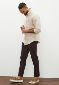 Next LINEN BLEND ROLL SLEEVE SHIRT - Marškiniai - oatmeal natural