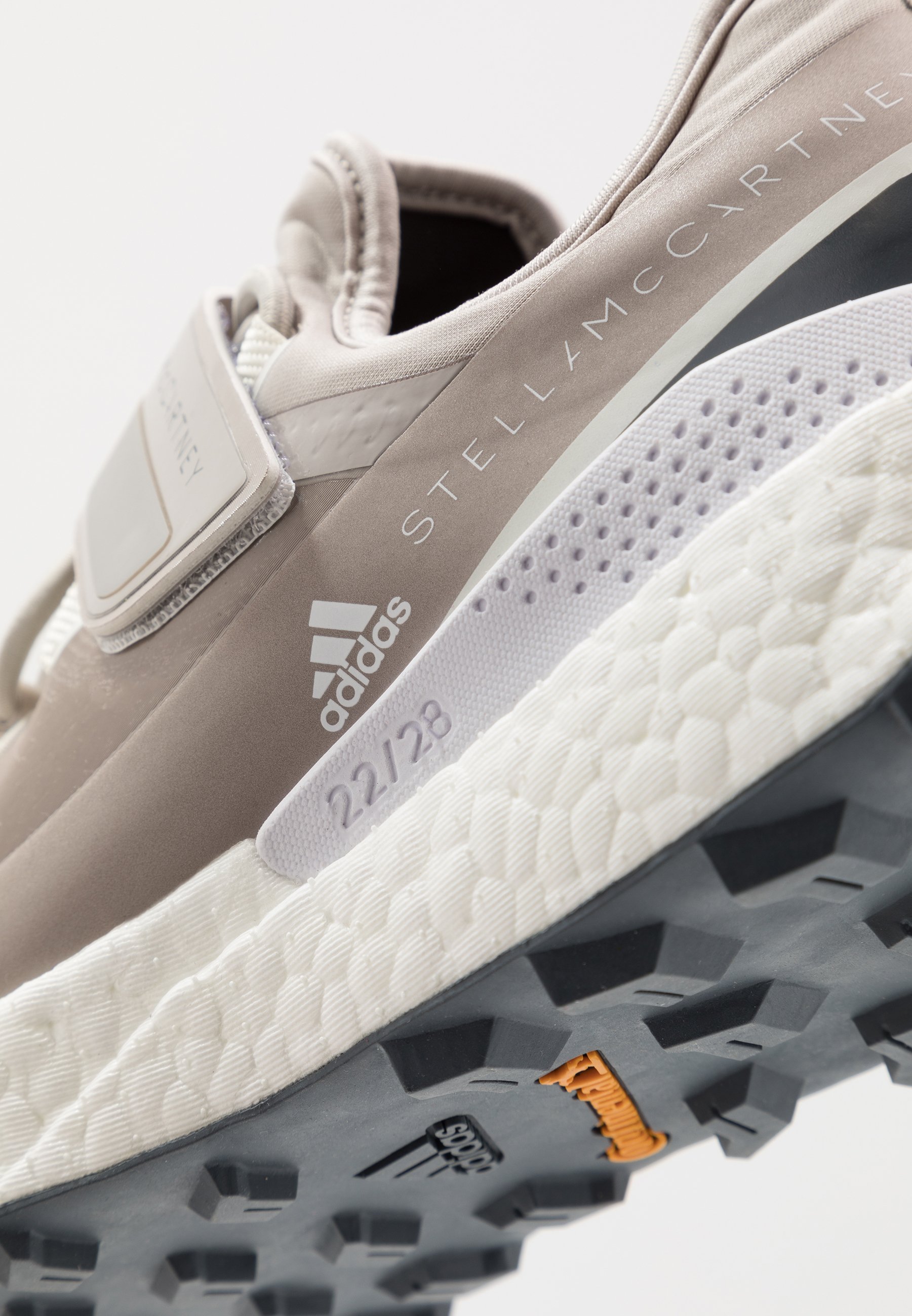 adidas by Stella McCartney OUTDOOR BOOST Nøytrale løpesko adidas by Stella McCartney Outdoor Boost Sko Hvit | adidas